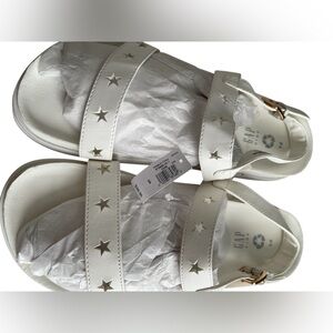 GAP Big Kids White Starry Sandals 5/6